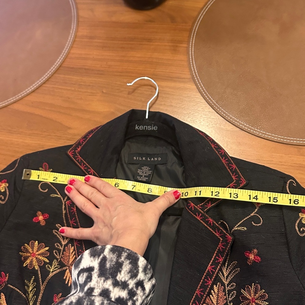 Beautiful Silk coat - Picture 3 of 6